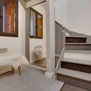 https://annecy-claras-apartment.hotels-rhonealpes.com